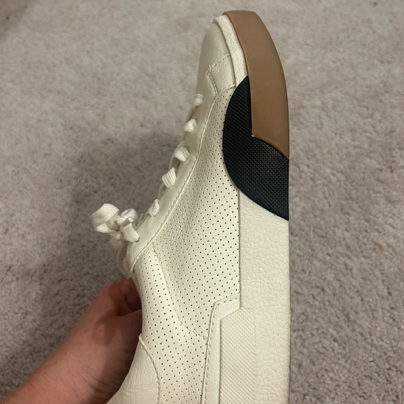 Dolce Vita women's Hillow Ivory & Black Lightweight Sneaker Size 8 - Picture 8 of 9